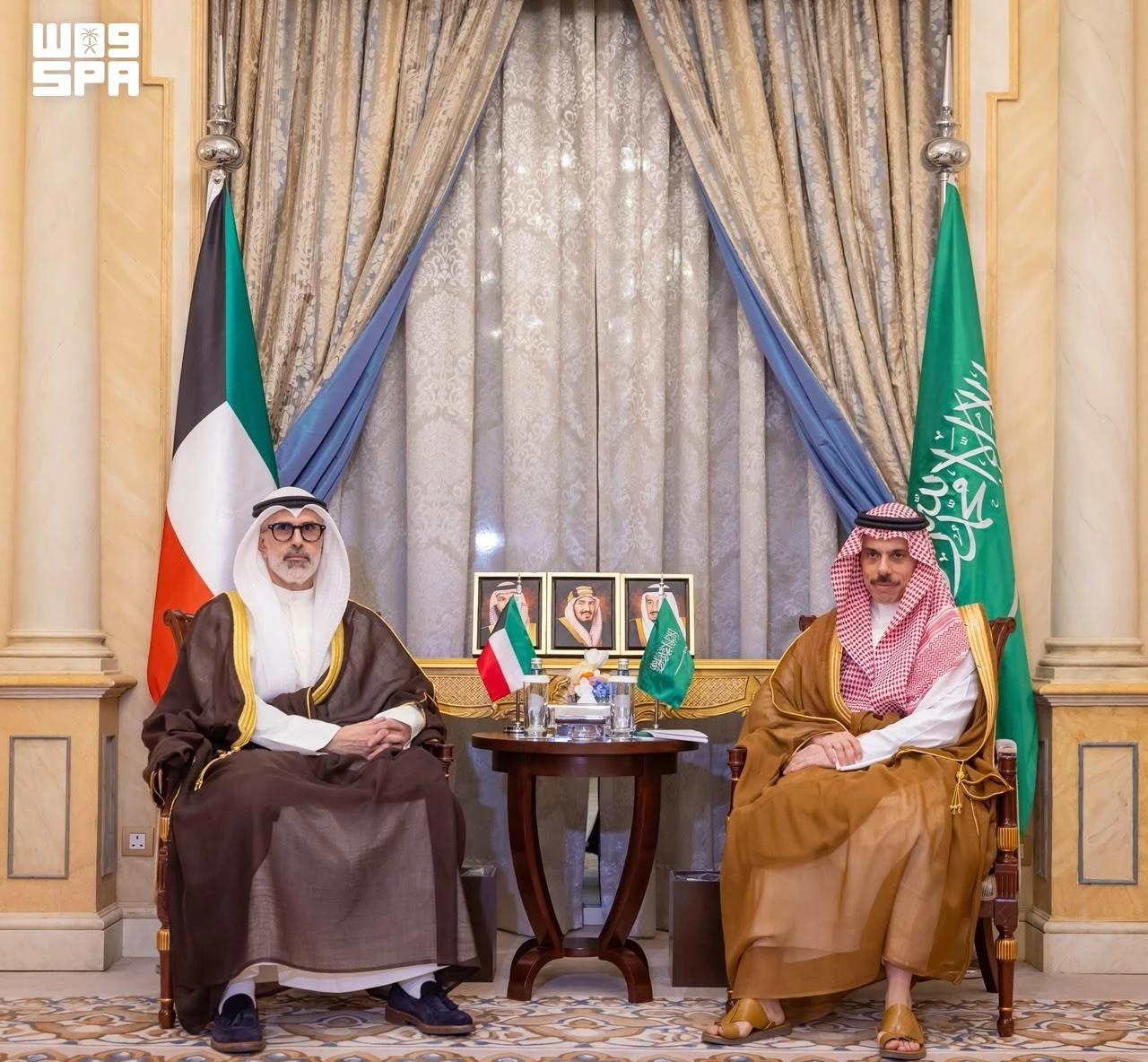 وزير خارجية يبحث مع نظيره الكويتي مستجدات الأوضاع في المنطقة