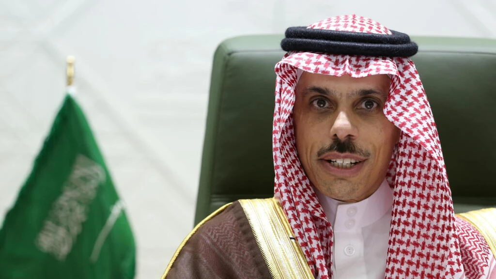 وزير الخارجية يبحث مع نظيريه الأردني والعُماني مستجدات المنطقة