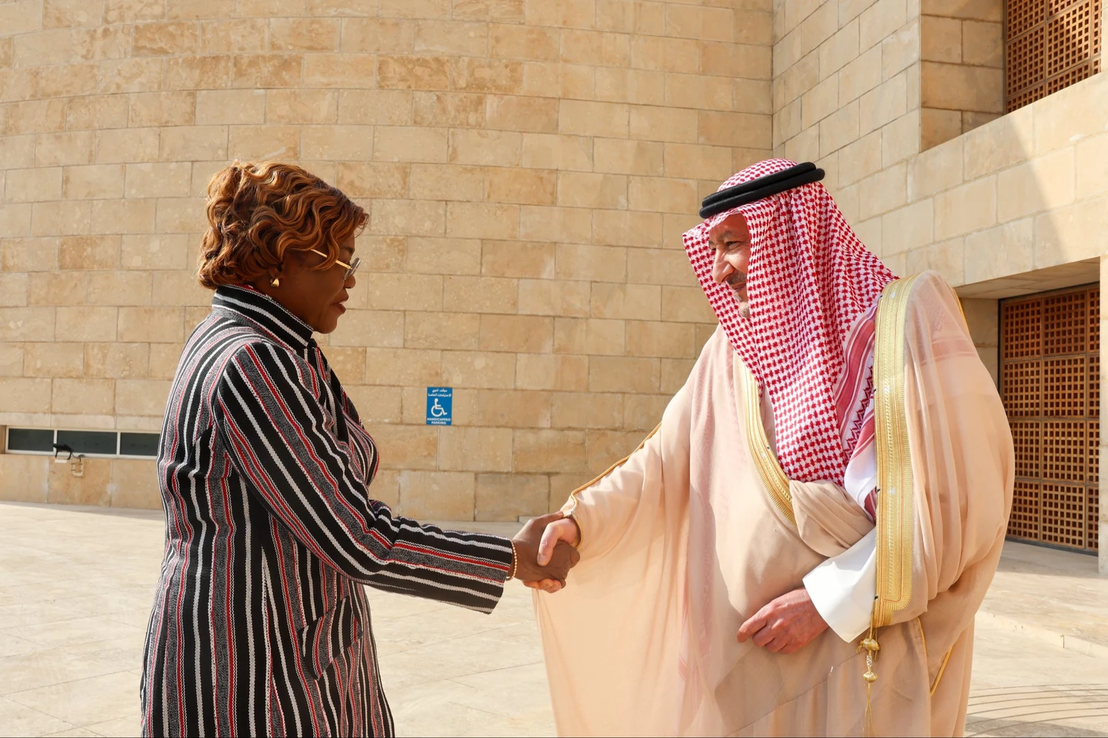 "الخريجي" ووزيرة الخارجية بكوت ديفوار يبحثان تعزيز العلاقات بين البلدين