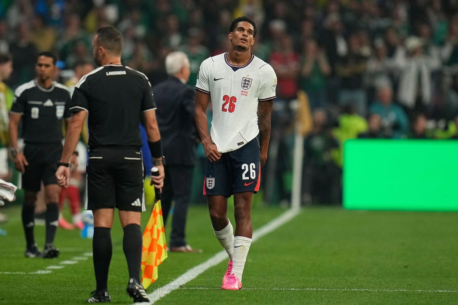 إيقاف كوانساه مباراتين يربك حسابات إنجلترا في كأس العالم