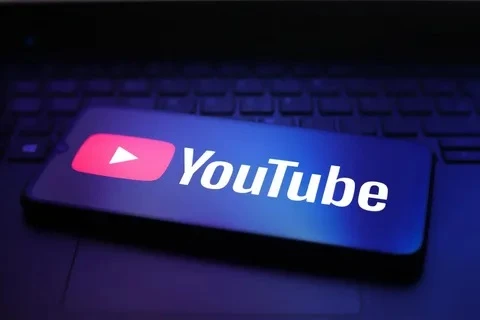 "يوتيوب" تحد من قبول المقاطع المولدة بالـ AI