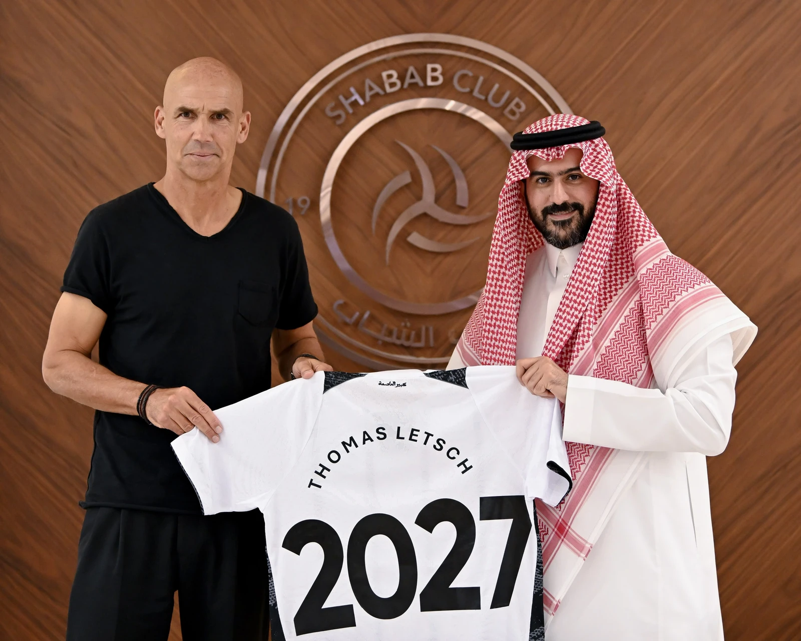 رسميًا.. الشباب يوقع مع الألماني توماس ليتش حتى عام 2027