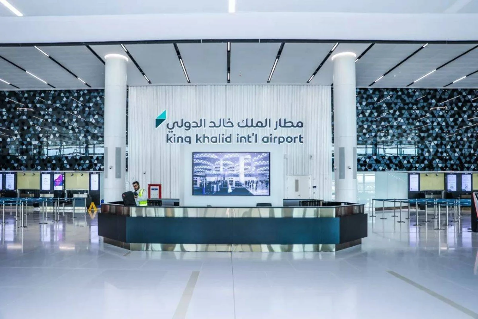 إصابات جراء تعرض مطار الملك خالد لاعتداء 