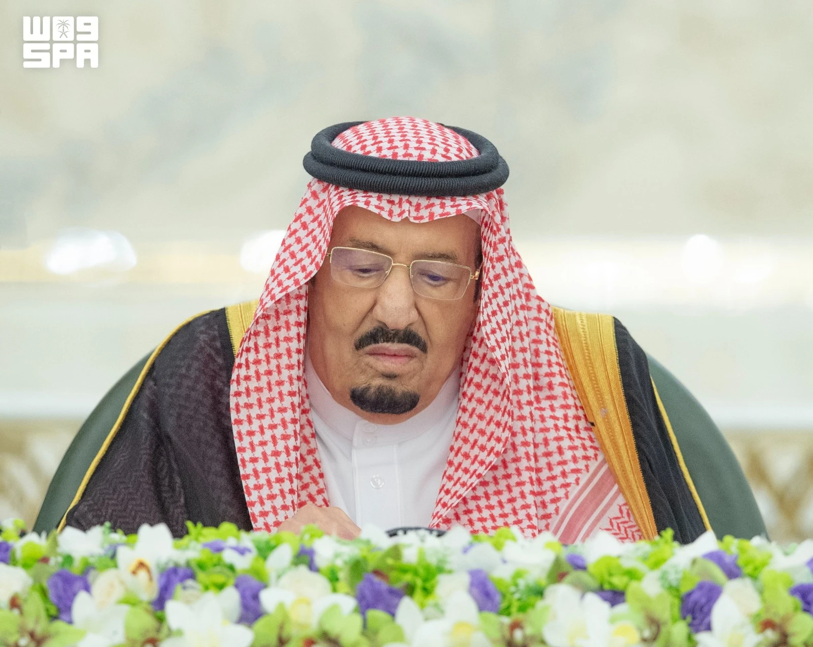 خادم الحرمين الشريفين يرأس جلسة مجلس الوزراء 