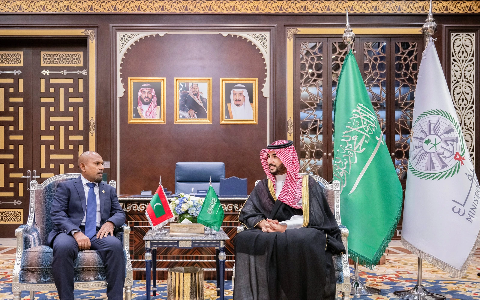 خالد بن سلمان يبحث مع وزير الدفاع المالديفي التعاون الدفاعي