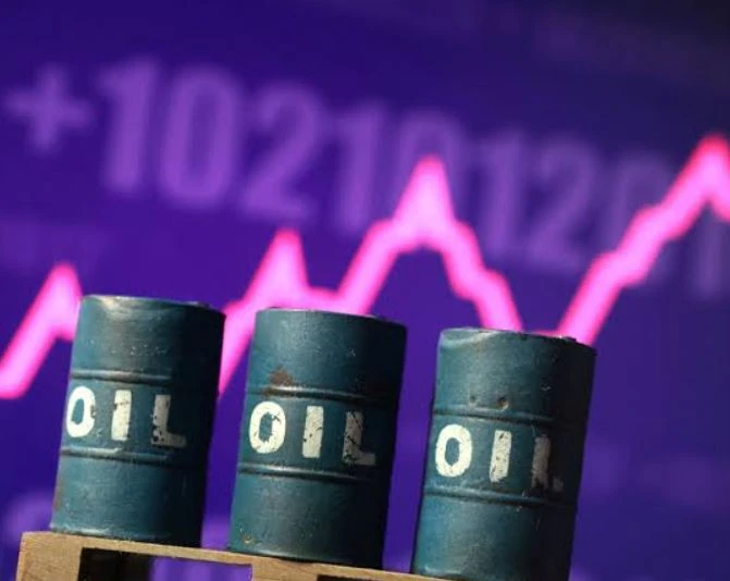 تراجع أسعار النفط قبل إعلان أمريكا عقوبات إيران