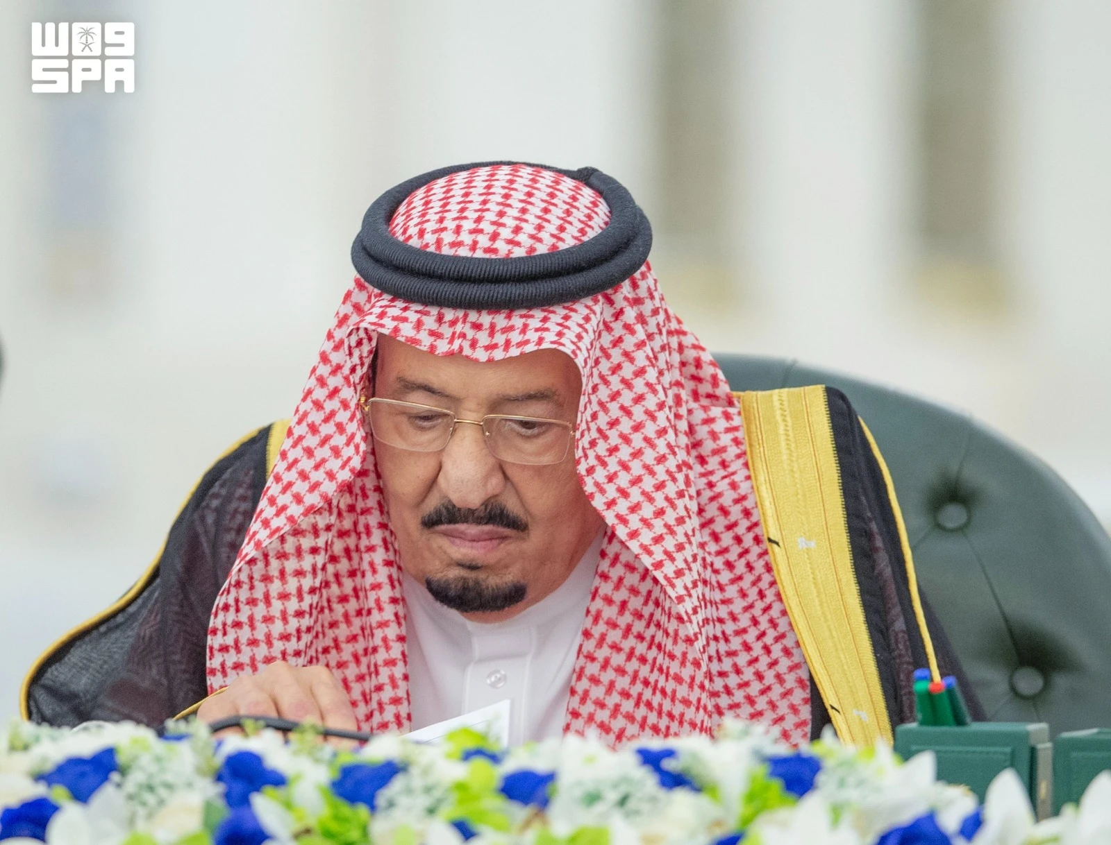 خادم الحرمين الشريفين يرأس جلسة مجلس الوزراء 