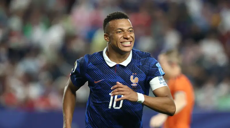مبابي يعادل كلوزه.. ويواصل مطاردة ميسي