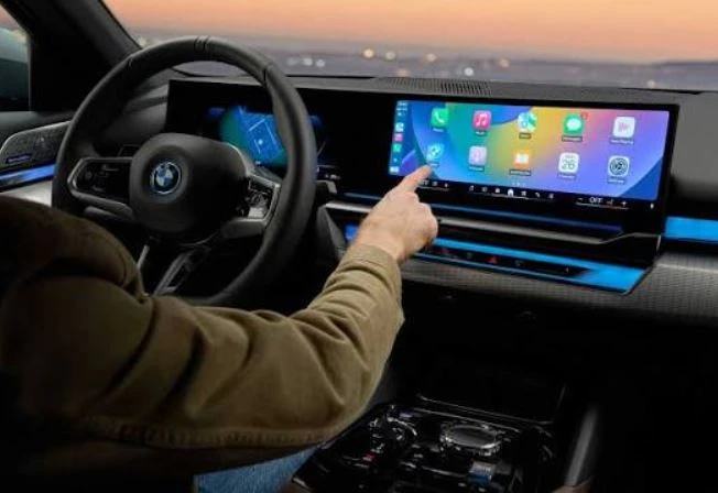 طقس أدق أثناء القيادة مع CarPlay