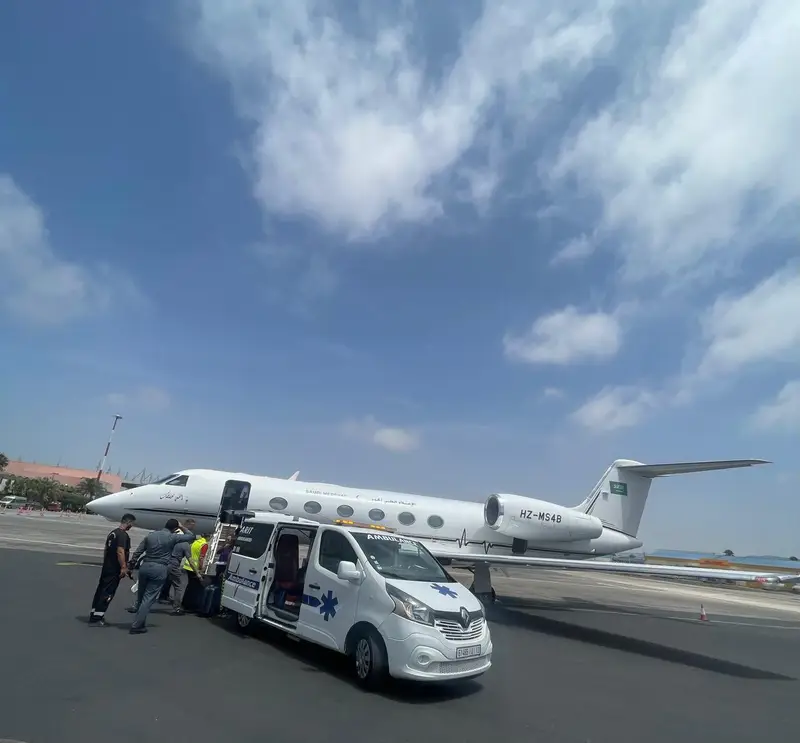 إخلاء طبي لمواطن من المغرب لاستكمال علاجه بالمملكة