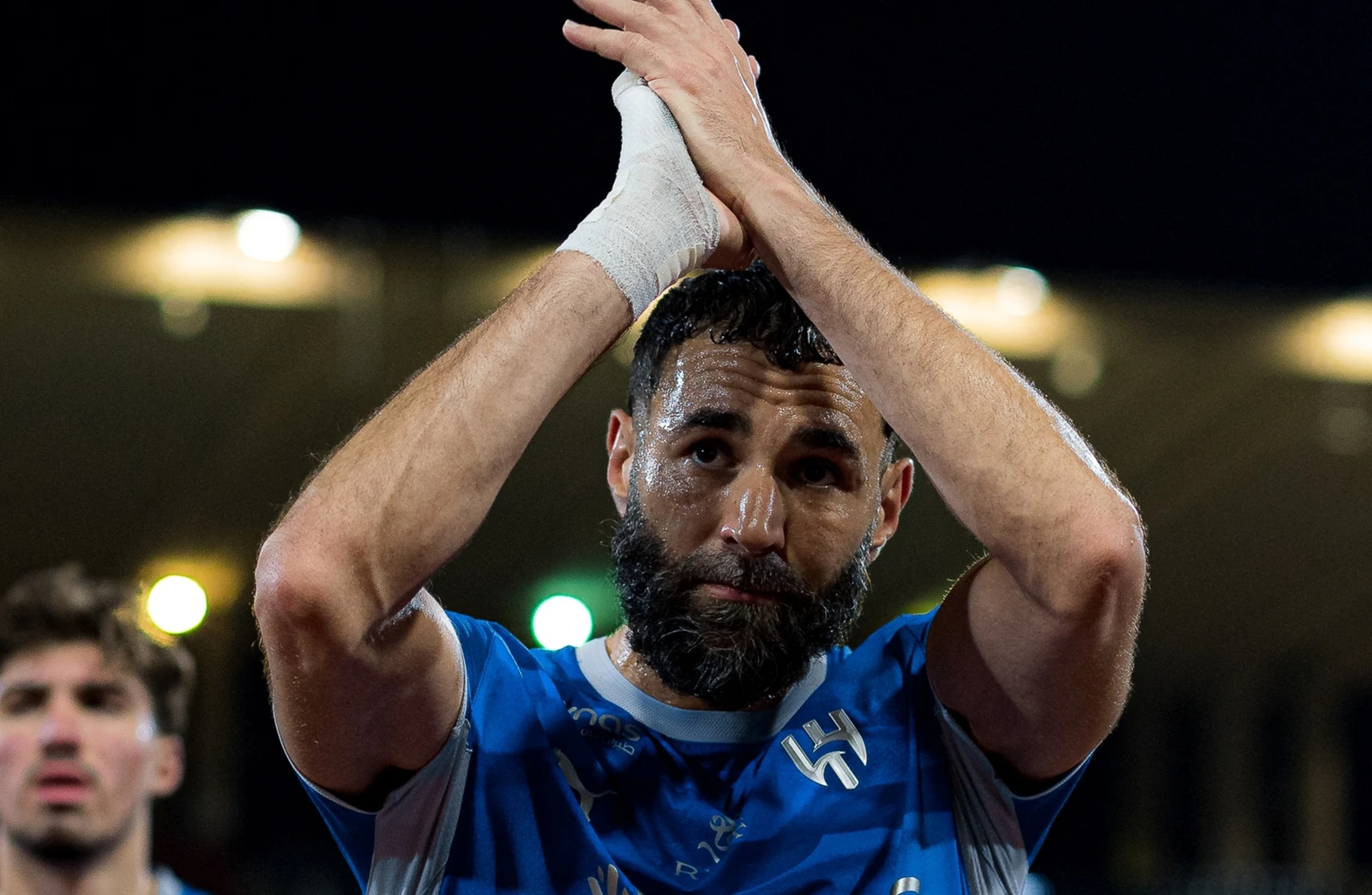 بنزيما يثير الغموض حول مستقبله مع الهلال