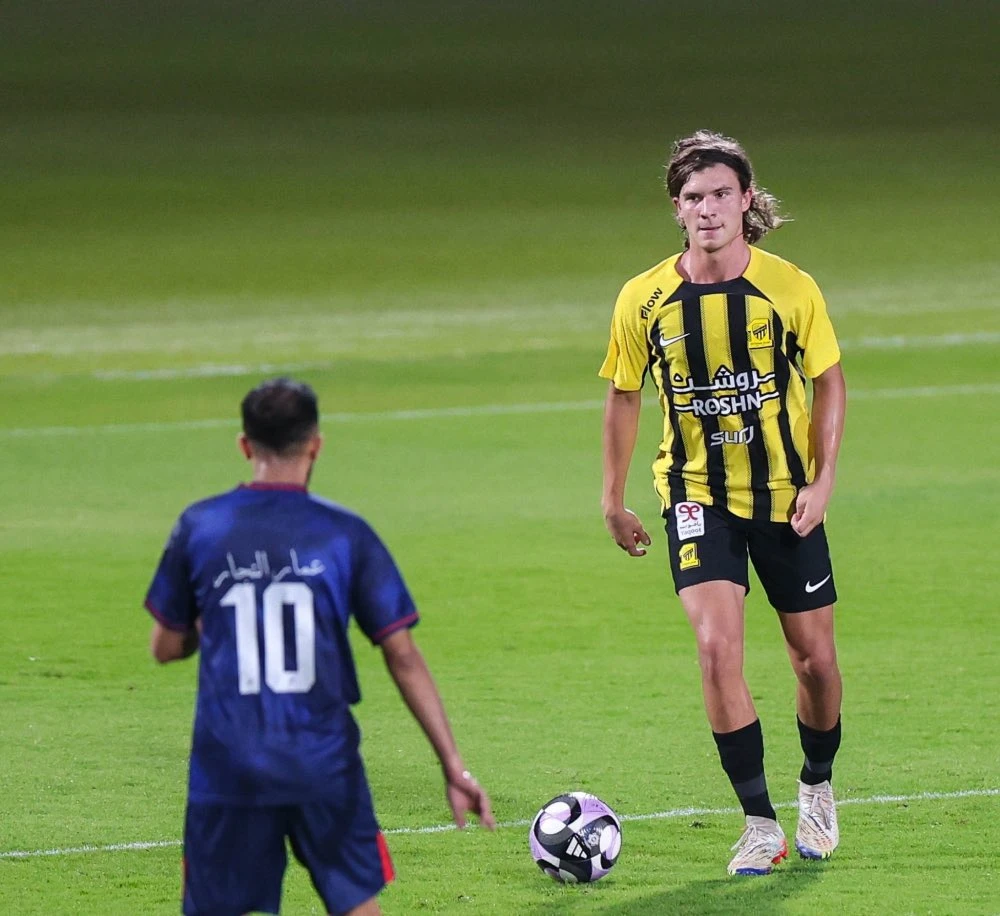 أبها يضم ماتيو بوريل من الاتحاد على سبيل الإعارة