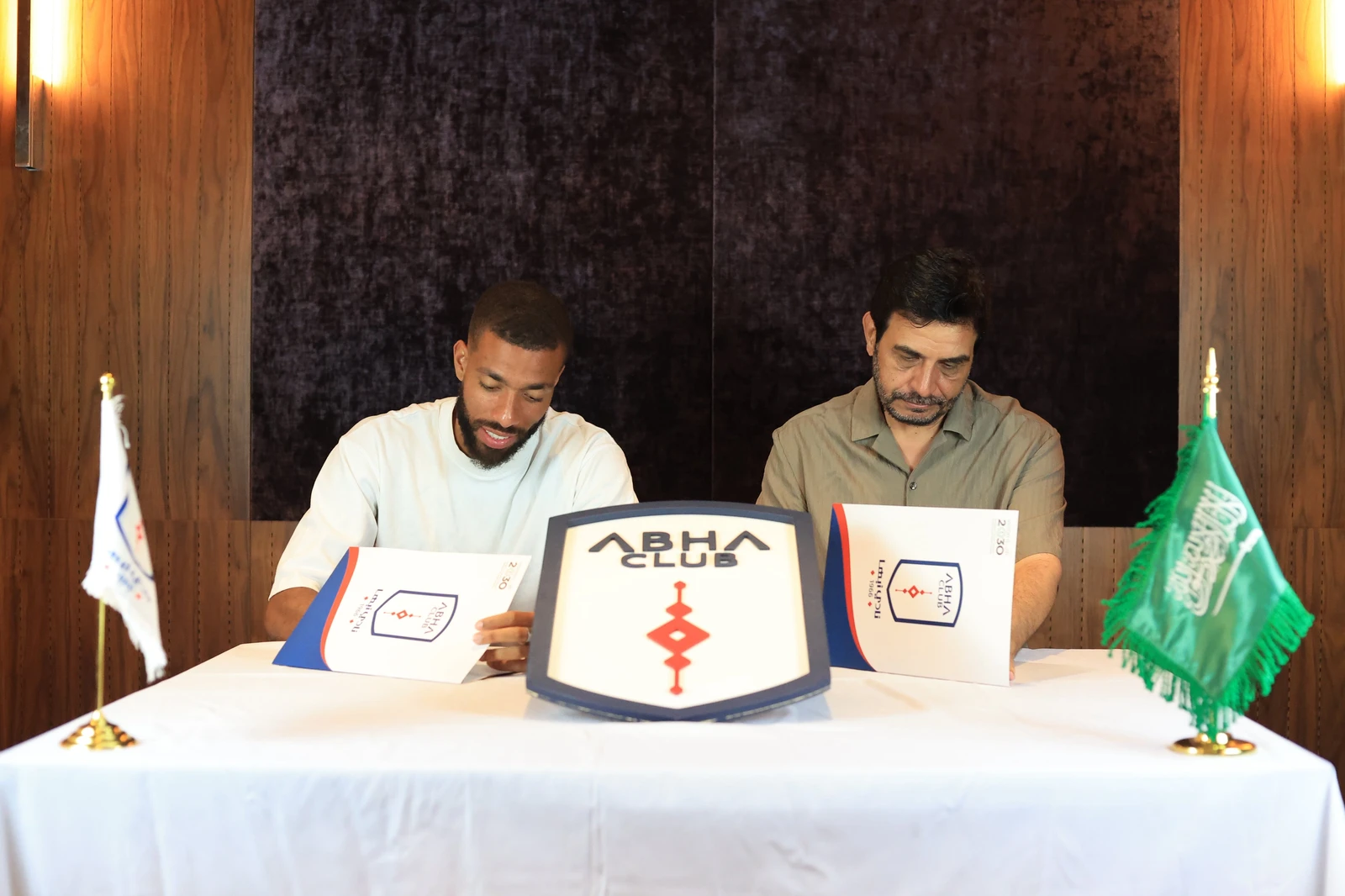 أبها يتعاقد مع الفرنسي لورينتز روزييه في صفقة انتقال حر
