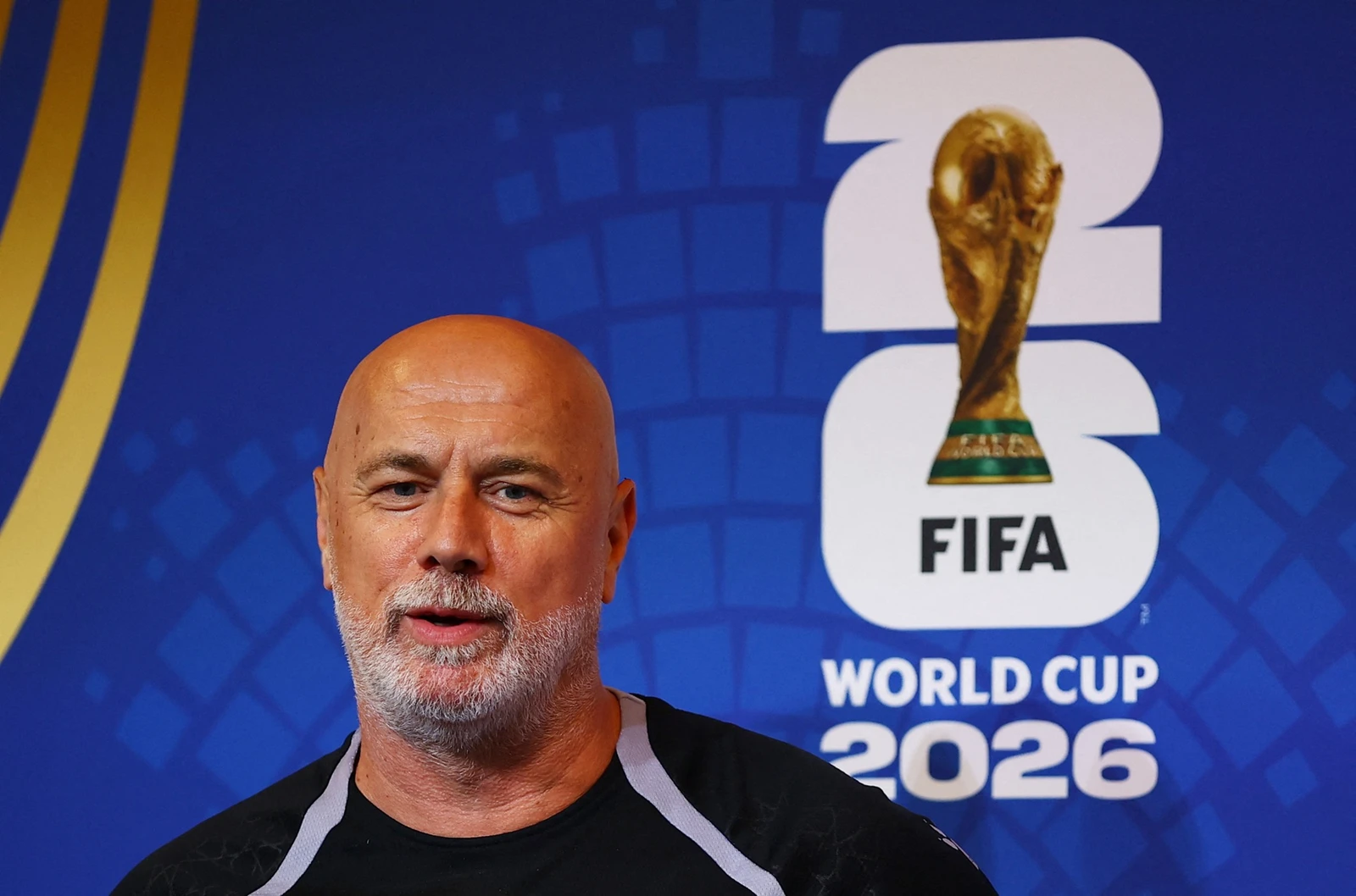 مدرب البوسنة يتجاهل السخرية الأمريكية قبل لقاء دور 32 بكأس العالم
