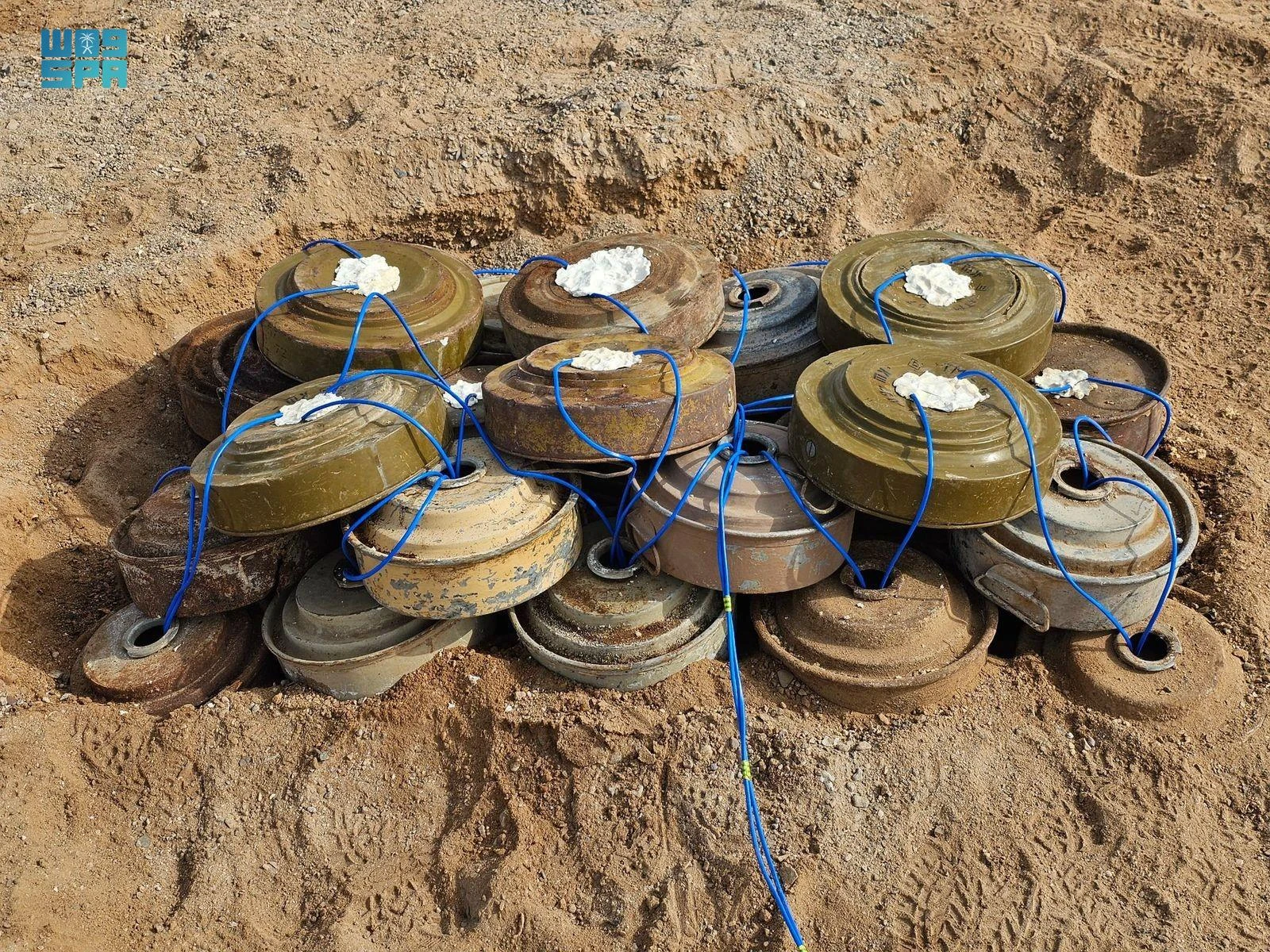  استطاع الفريق نزع لغمين مضادين للدبابات في لحج 