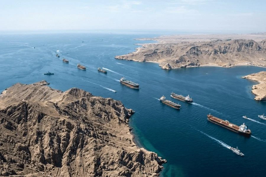 واشنطن : المسار الجنوبي في "هرمز" مفتوح أمام السفن