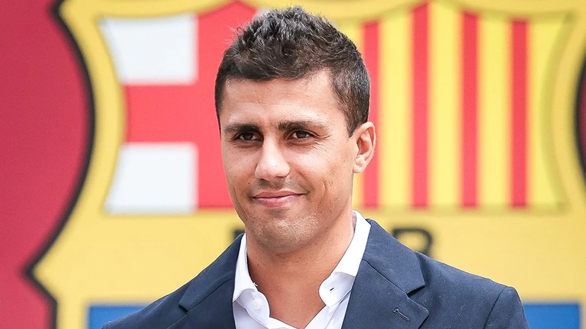 رسميًا.. برشلونة يعلن التعاقد مع رودري حتى 2030