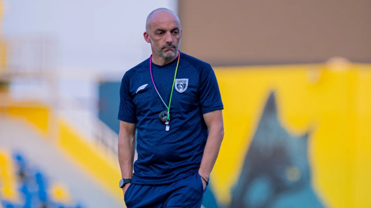 مدرب التعاون: علينا التحلي بالشجاعة والثقة أمام النصر