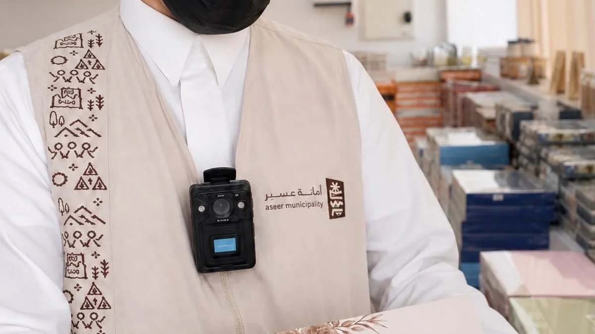 "البلديات" تعمّم الكاميرات المحمولة لتوثيق الجولات الرقابية