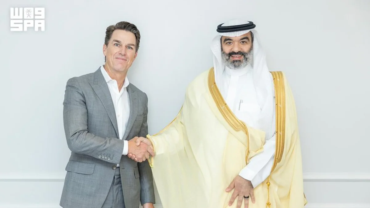 السواحه يبحث مستقبل الذكاء الاصطناعي في فرنسا