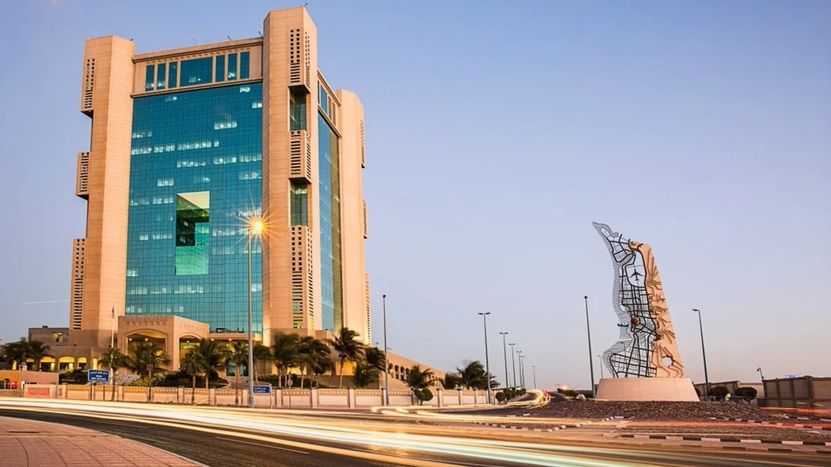 ضبط طنين من الحلويات الفاسدة بشقة سكنية في جدة