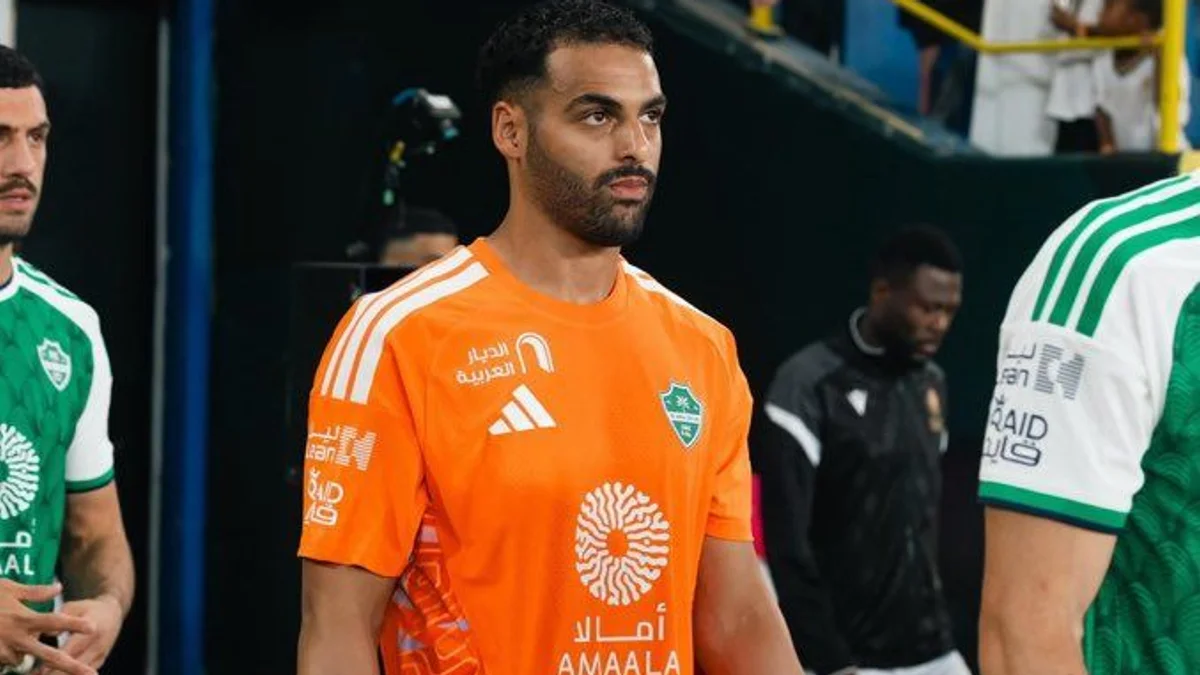 بعد الموسى وإيبانيز.. الصانبي في قائمة الطرد المبكر للأهلي