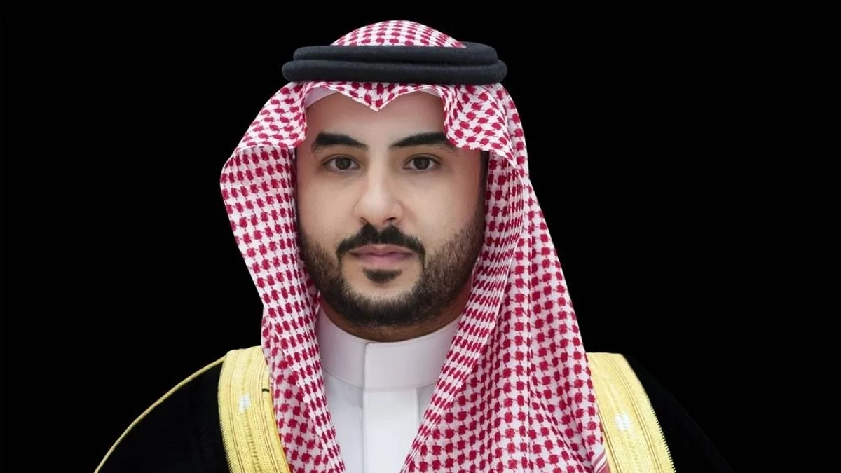 وزير الدفاع يعزي رئيس وزراء قطر في وفاة الشيخ حمد بن خليفة