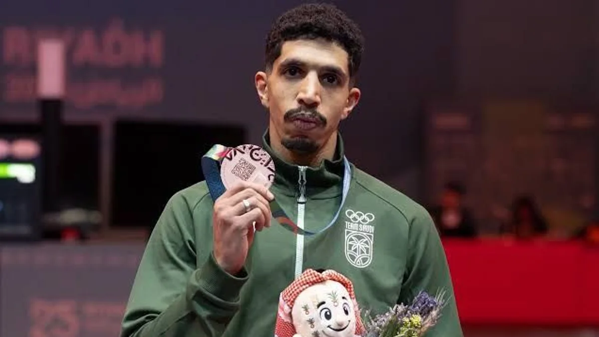 العميري ويارا يرفعان العلم السعودي في افتتاح "ناغويا 2026"