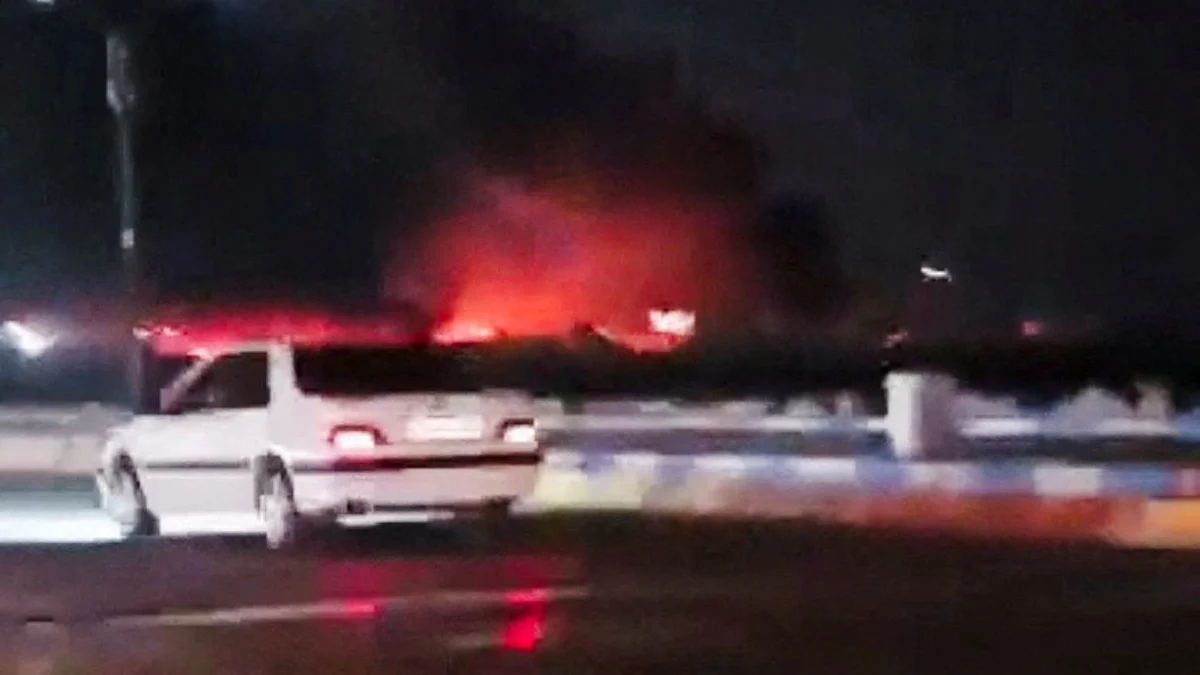 انفجار ناقلة نفط اصطدمت بلغم بحري في مضيق هرمز