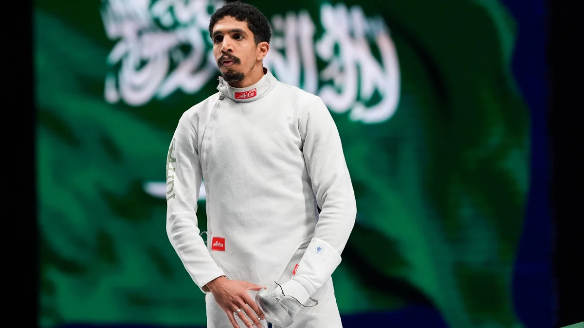 وزير الرياضة يهنئ "العميري" بعد إنجازه التاريخي في "المبارزة"
