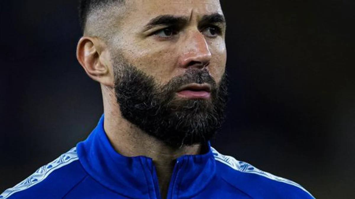 كريم بنزيما يودع جماهير الهلال برسالة مؤثرة