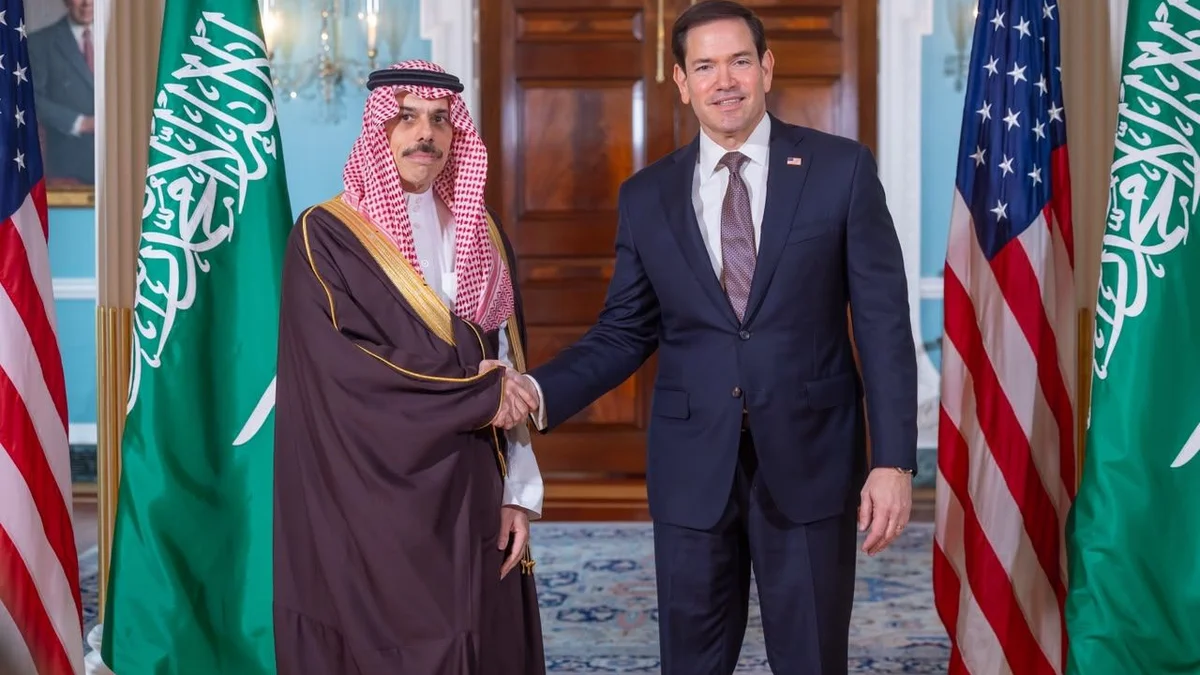 وزير الخارجية ونظيره الأمريكي يبحثان التطورات في المنطقة