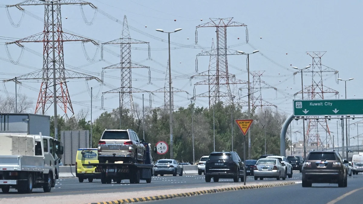 الكويت: حريق بمحطة كهرباء وتعطل الملاحة بالمطار إثر اعتداءات إيرانية