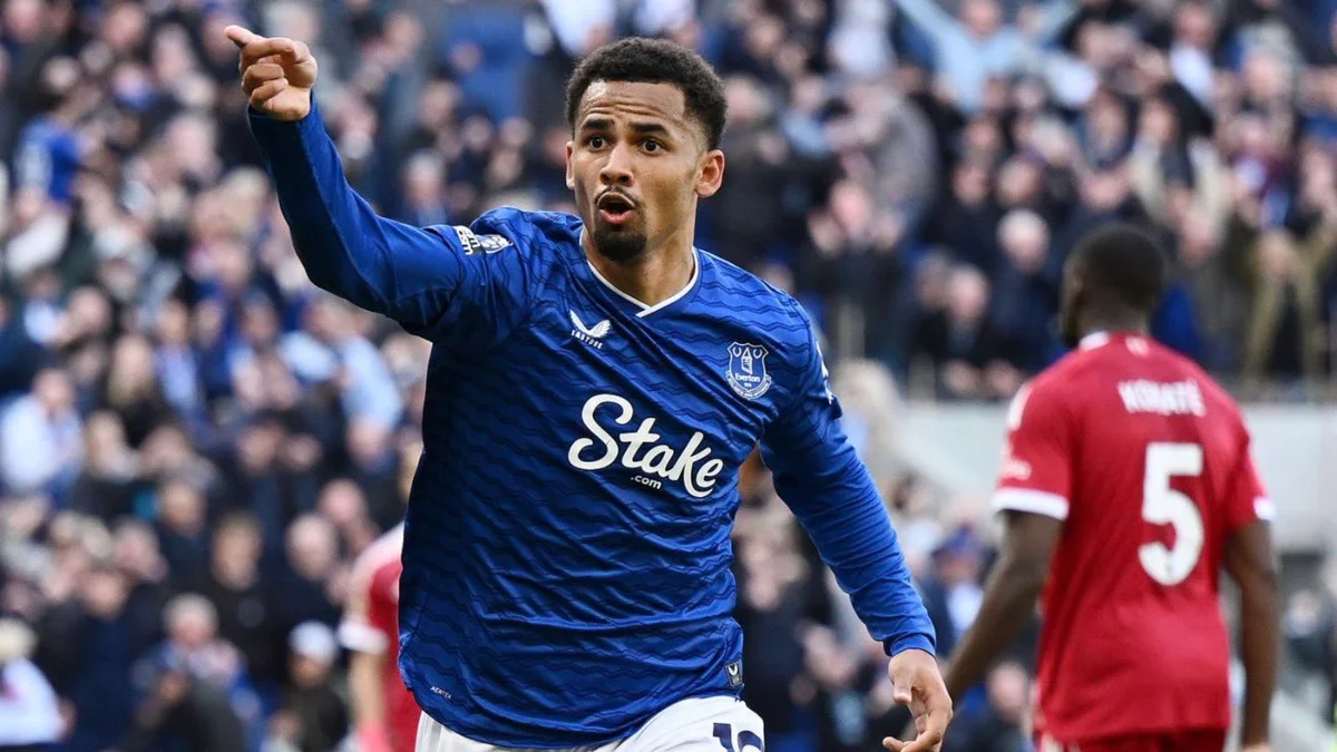 إليمان ندياي يرفض الانتقال إلى الهلال ويتمسك بالبقاء في الدوري الإنجليزي