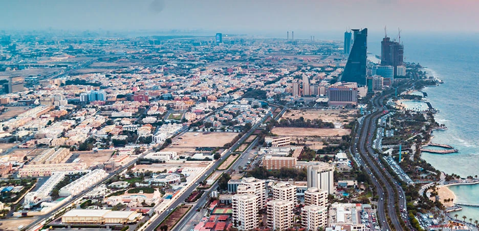 أمانة جدة تُشعر ملاك المباني الآيلة للسقوط في "سوق القوزين"