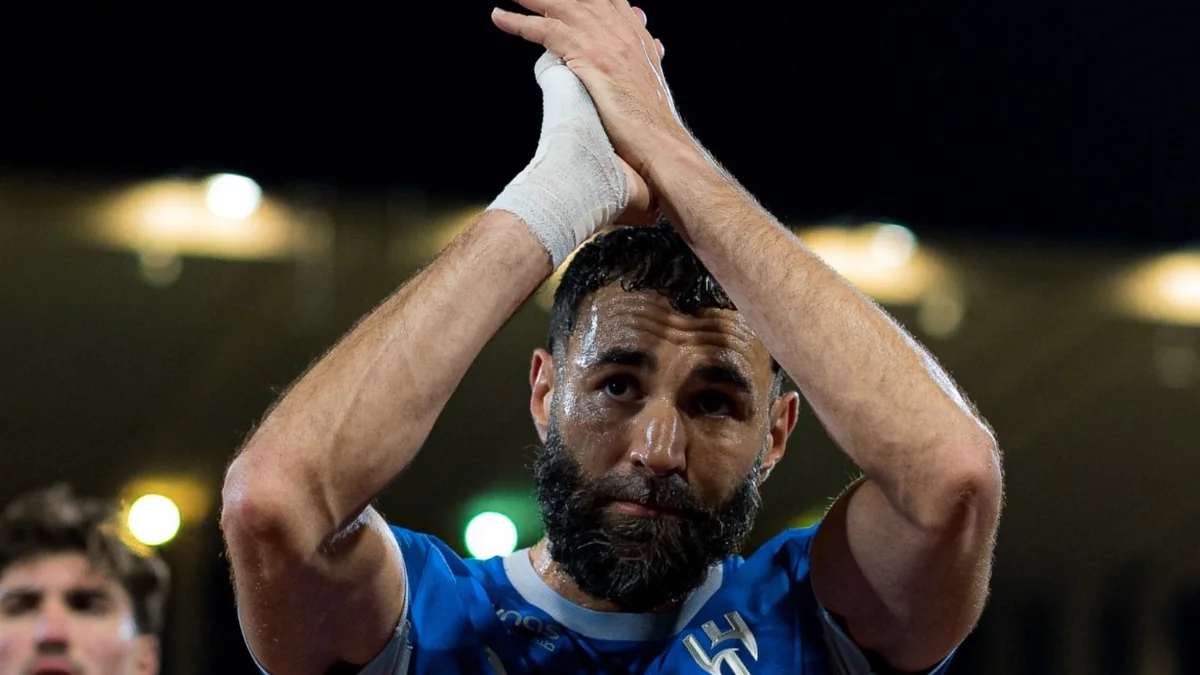 بنزيما في عيادة الهلال بسبب آلام الظهر