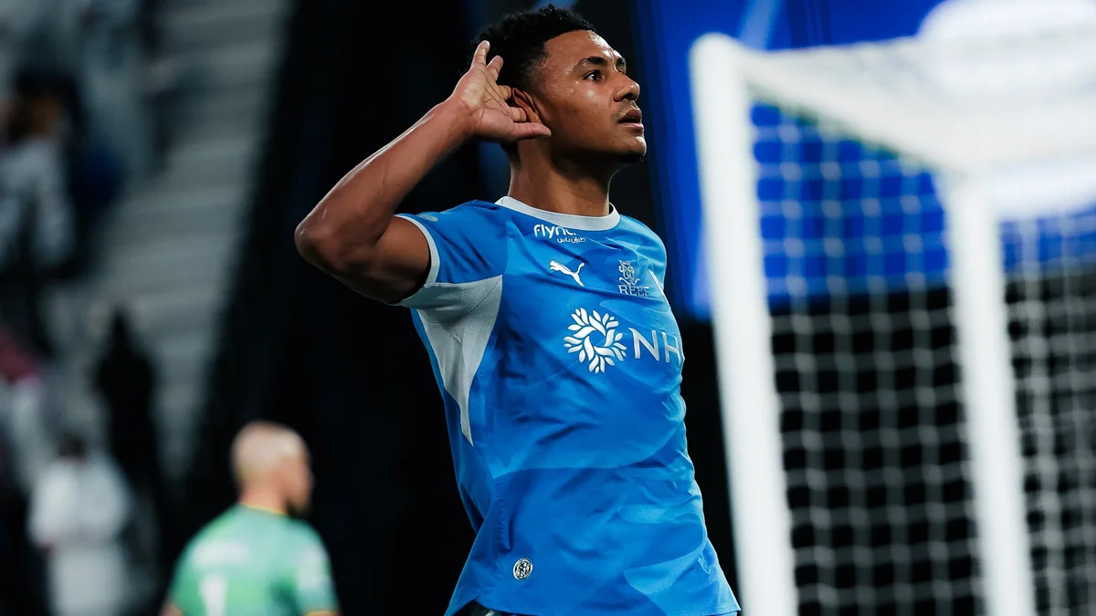 واتكينز ينضم إلى قائمة تاريخية في كلاسيكو الهلال والاتحاد