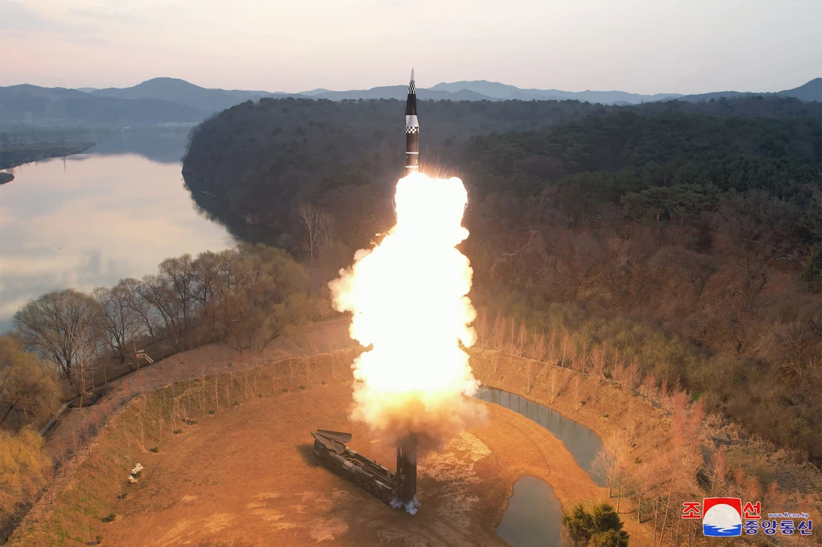 新型極超音速ミサイル、試射成功=正恩氏「すべて固体燃料、核兵器化」―北朝鮮