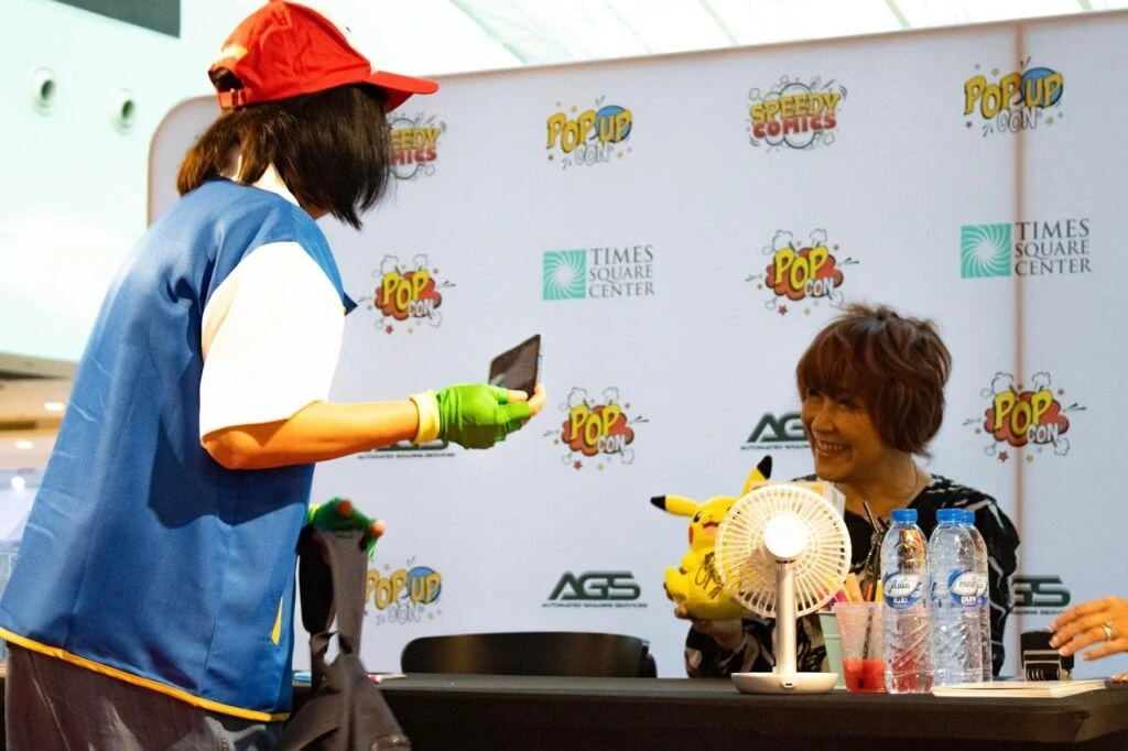 ポケモンの主人公アッシュ・ケッチャムの声で知られる松本梨香がドバイでファンと交流。(ANJ)