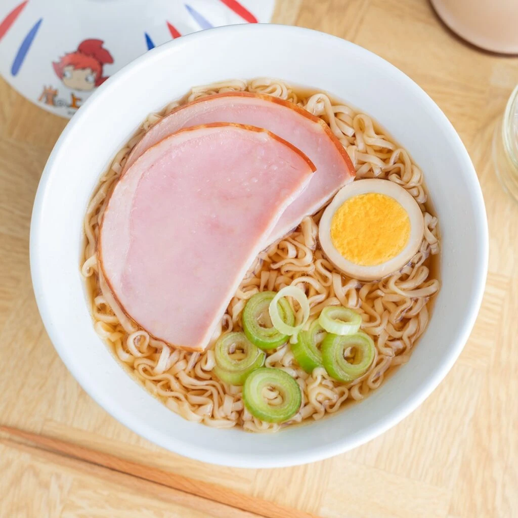 スタジオジブリが「ポニョ」をモチーフにした丼を発売