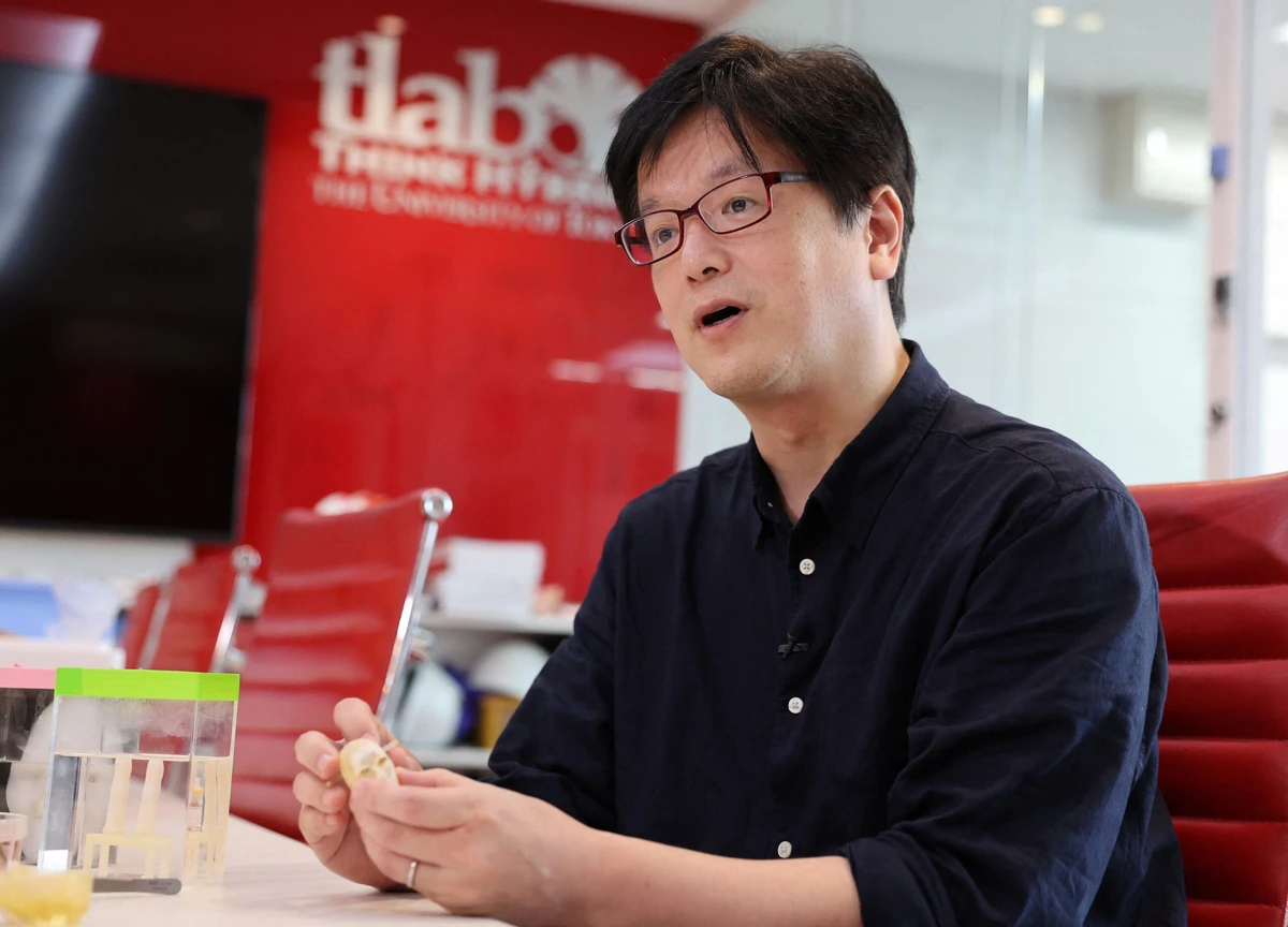 はいチーズ!: 日本の科学者が生きた皮膚でロボットの顔を「笑顔」にする