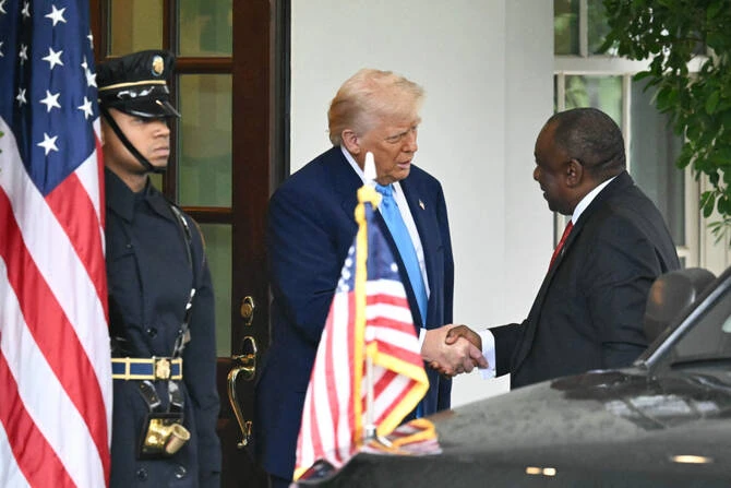 トランプ大統領の執務室が各国首脳の度胸試し