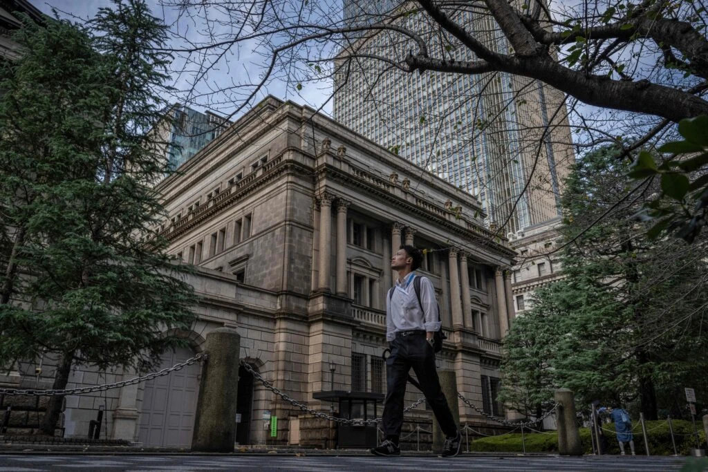 前回の報告では、2025年度は0.5%、2026年度は0.7%、2027年度は1.0%の経済成長を見込んでいた。(AFP)