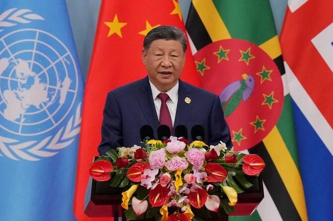 中国・北京の中国国家会議センターで開催された「2025年世界女性サミット」の開会式で演説する中国の習近平国家主席。(ロイター)