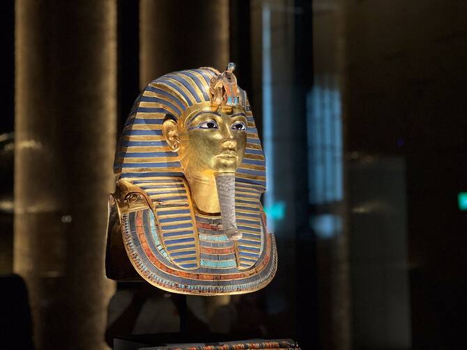 古代の秘宝が展示されている大エジプト博物館を探検