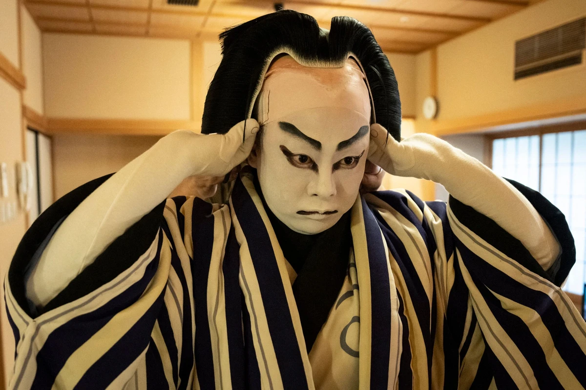 手の中で踊る」：かつらの名人たちが舞台を盛り上げる