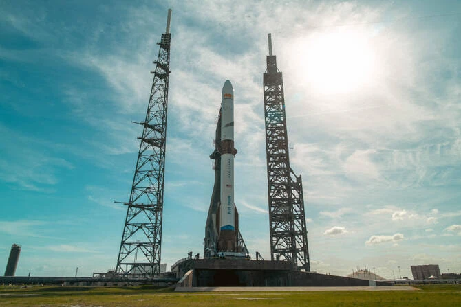 ブルーオリジン、再利用可能なブースターを搭載したロケットを初打ち上げへ