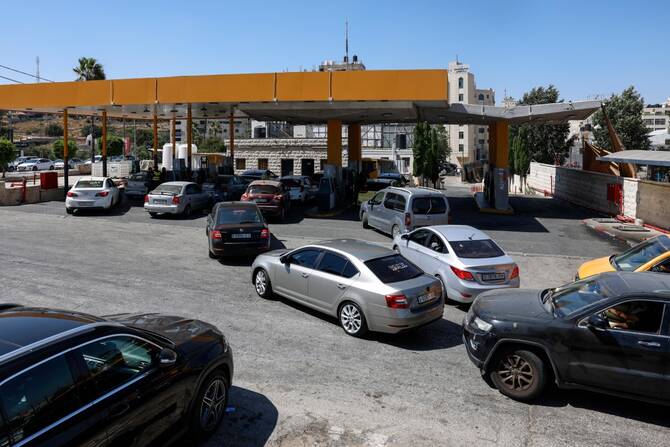 ヨルダン川西岸地区での燃料不足、パレスチナ人新たな制限に直面