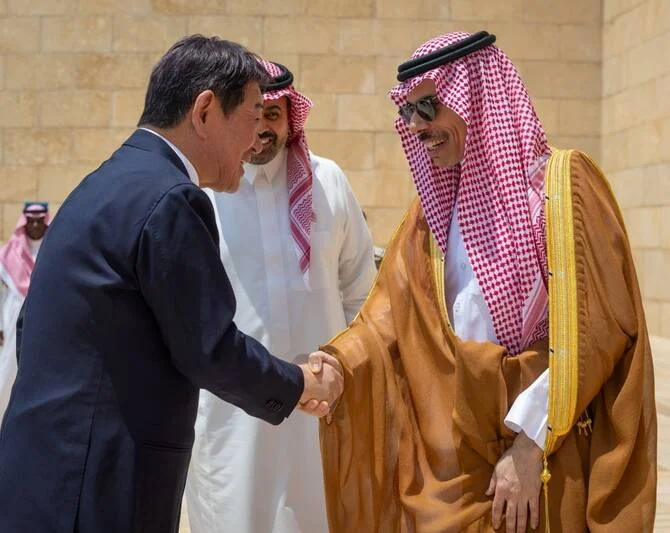 日本の外相、サウジアラビア・イエメン当局者との会談で地域の平和と海洋安全保障を訴える