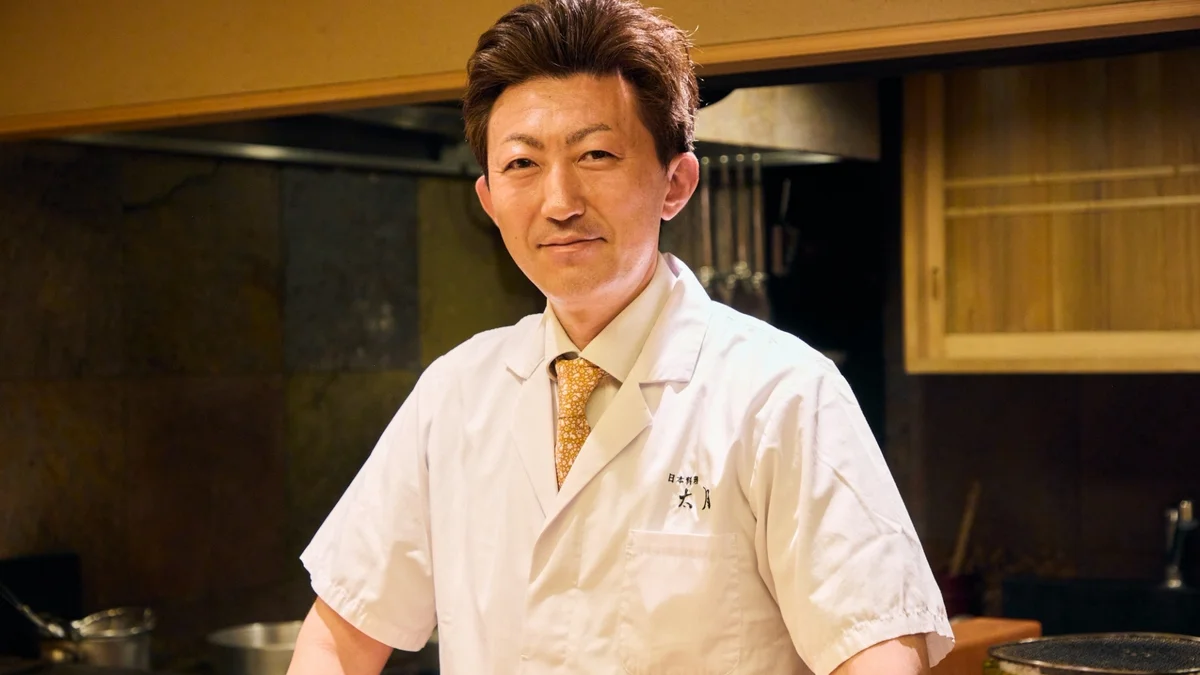 「出汁のスペシャリスト」として知られる望月シェフは、日本料理の基盤である出汁の極意を追求することに尽力してきました。(提供写真)